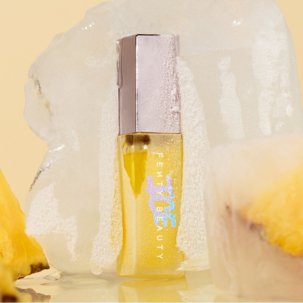 🍍 FENTY BEAUTY Gloss Bomb Ice Cooling Lip Gloss - Ice'd Pineapple - Picture 3 of 5